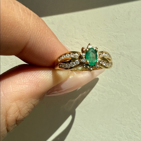 18KT GOLD EMERALD & DIAMOND RING - Picture 3 of 5